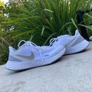Nike Revolution